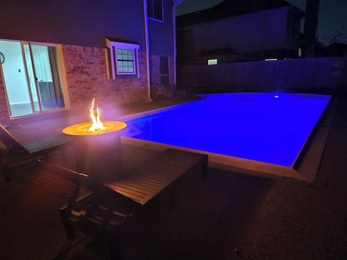  5-bedroom house with a private pool near Stadium and DFW