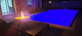  5-bedroom house with a private pool near Stadium and DFW