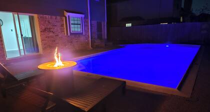 5-bedroom house with a private pool near Stadium and DFW