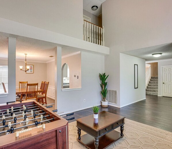 Game room -  5-bedroom house with a private pool near Stadium and DFW (Grand Prairie)