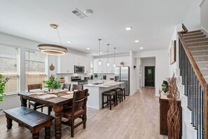 Dining - Lovely 4-bedroom Texan House ! (Conroe)