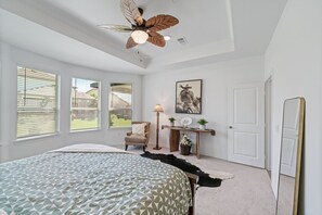 4 bedrooms, desk, free WiFi, bed sheets - Lovely 4-bedroom Texan House ! (Conroe)