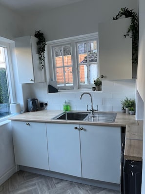 Four Ă micro-ondes, un four, surface de cuisson, lave-vaisselle