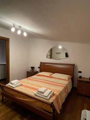 2 bedrooms, bed sheets