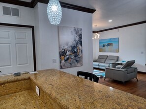 Lobby - 3 Bedrooms king bed Luxurious Living w/Bluetooth (Davenport)