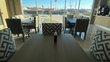 Desayuno continental gratuito y diario