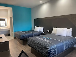 Desk, blackout curtains, soundproofing, iron/ironing board - Liv Inn and Suites (Houston)