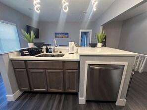 Interior - Stunning, Modern 2 Bedroom Retreat with King Bed (Cincinnati)