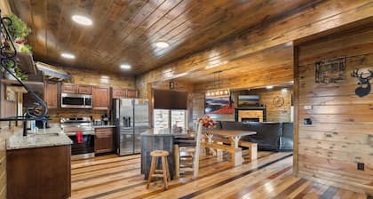 Cabin w/ Hot Tub & Game Room in the Smokys!