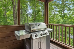 Property grounds - Rustic Cabin in Woods w/ Hot Tub & Games! (Sevierville)