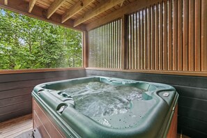 Outdoor spa tub - Rustic Cabin in Woods w/ Hot Tub & Games! (Sevierville)