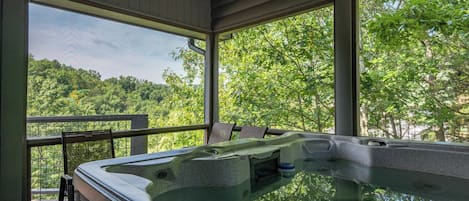 Outdoor spa tub