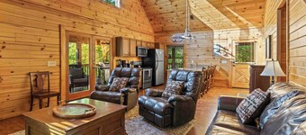 Rustic 3br Cabin Near Lake w/ Hot Tub!