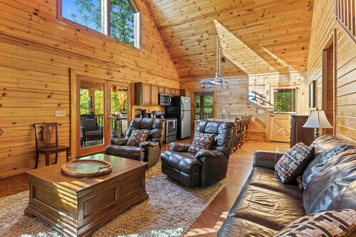 Rustic 3br Cabin Near Lake w/ Hot Tub!