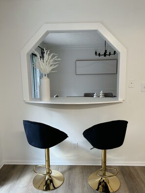 Interior - new 3-bedroom townhome in Roswell,nearby Avalon.north point mall,old mill park (Roswell)