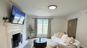 Interior - new 3-bedroom townhome in Roswell,nearby Avalon.north point mall,old mill park (Roswell)