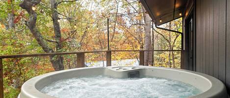 Tina de hidromasaje al aire libre