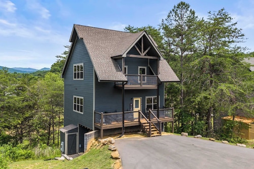 Modern Cabin w/ Pool, Hot Tub, Games & More!