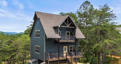 Modern Cabin w/ Pool, Hot Tub, Games & More!