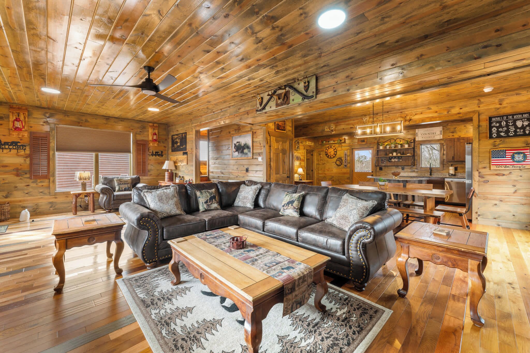 Mountain Retreat W/ Hot Tub & Games! Sleeps 12! - Sevierville, TN