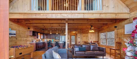 Fernseher, Kamin, Videospiele, Tischfußball