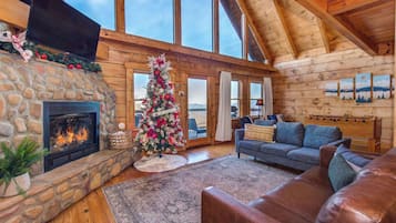 Téléviseur, foyer, jeux vidéo, table de baby-foot