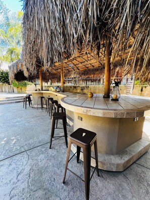 Outdoor dining - Tropical Desert Oasis (San Jacinto)