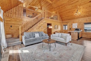 TV, peis og kontorer