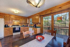 Fridge, microwave, oven, stovetop - Peaceful 2br in Mountains w/ Private Hot Tub! (Sevierville)