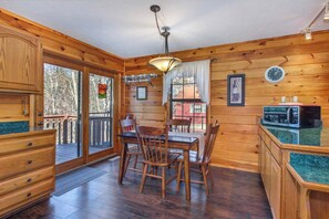 Interior - Peaceful 2br in Mountains w/ Private Hot Tub! (Sevierville)