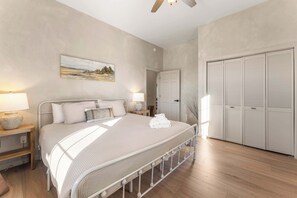5 bedrooms, iron/ironing board, WiFi, bed sheets