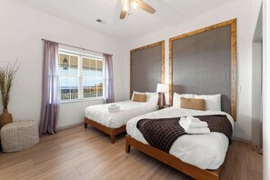 5 bedrooms, iron/ironing board, WiFi, bed sheets