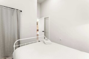 2 bedrooms, iron/ironing board, WiFi, bed sheets - Modern Home w/ Hot Tub & Backyard Oasis! (Sevierville)