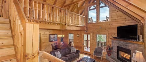 Televisión, chimenea, reproductor de DVD, oficina