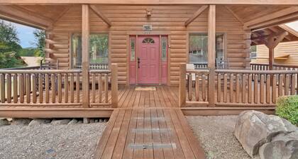3 BDR Log Cabin in Cozy Resort w/ Private Hot Tub