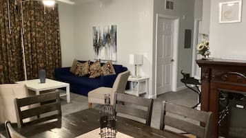 Smart TV, fireplace