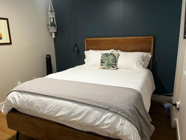 1 bedroom, desk, iron/ironing board, travel cot - Casita Ideal Little Havana Getaway/Patio & Parking (Miami)