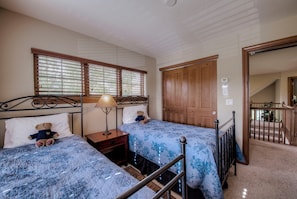 3 quartos, ferros/tábuas de passar roupa, Wi-Fi, roupa de cama