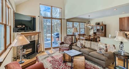 Beautiful Unit in Quiet Area w/ Shuttle to Slopes