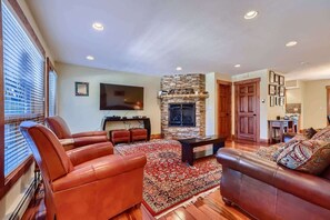 TV, fireplace
