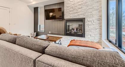 River View Retreat | Central Locale to it All!