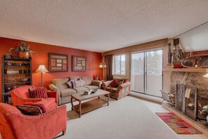 Televisie, een open haard en videospelletjes