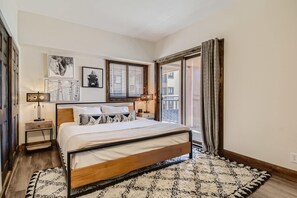 1 slaapkamer, een strijkplank/strijkijzer, wifi, beddengoed
