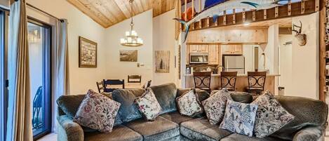 Televisión y chimenea