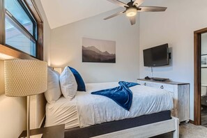 3 soverom, strykejern/-brett, wi-fi og sengetøy