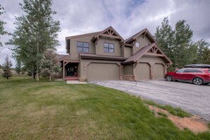 Exterior - Spacious 4BR Near Trails w/ Shuttle to Slopes! (Breckenridge)