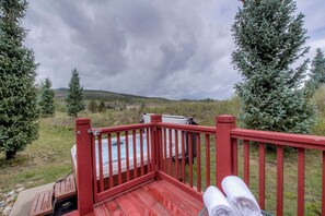 Outdoor spa tub - Spacious 4BR Near Trails w/ Shuttle to Slopes! (Breckenridge)