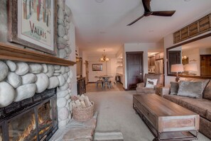 Télévision, cheminée