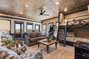 5 bedrooms, desk, iron/ironing board, free WiFi