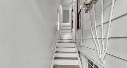 Quaint 2BR in Historical Little Italy